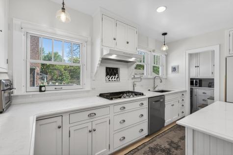 112 Douglas Avenue Libertyville IL 60048