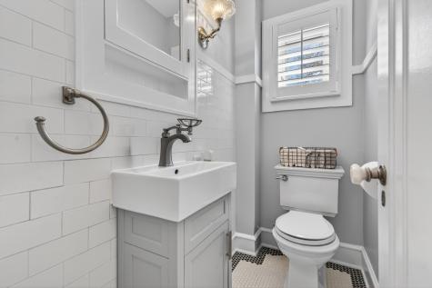 112 Douglas Avenue Libertyville IL 60048
