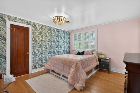112 Douglas Avenue Libertyville IL 60048