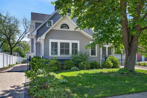 112 Douglas Avenue Libertyville IL 60048