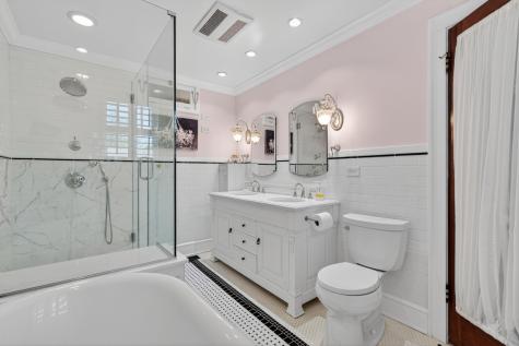 112 Douglas Avenue Libertyville IL 60048