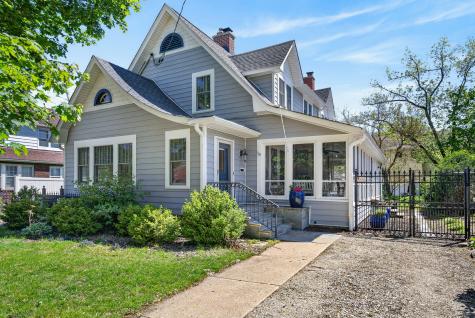 112 Douglas Avenue Libertyville IL 60048