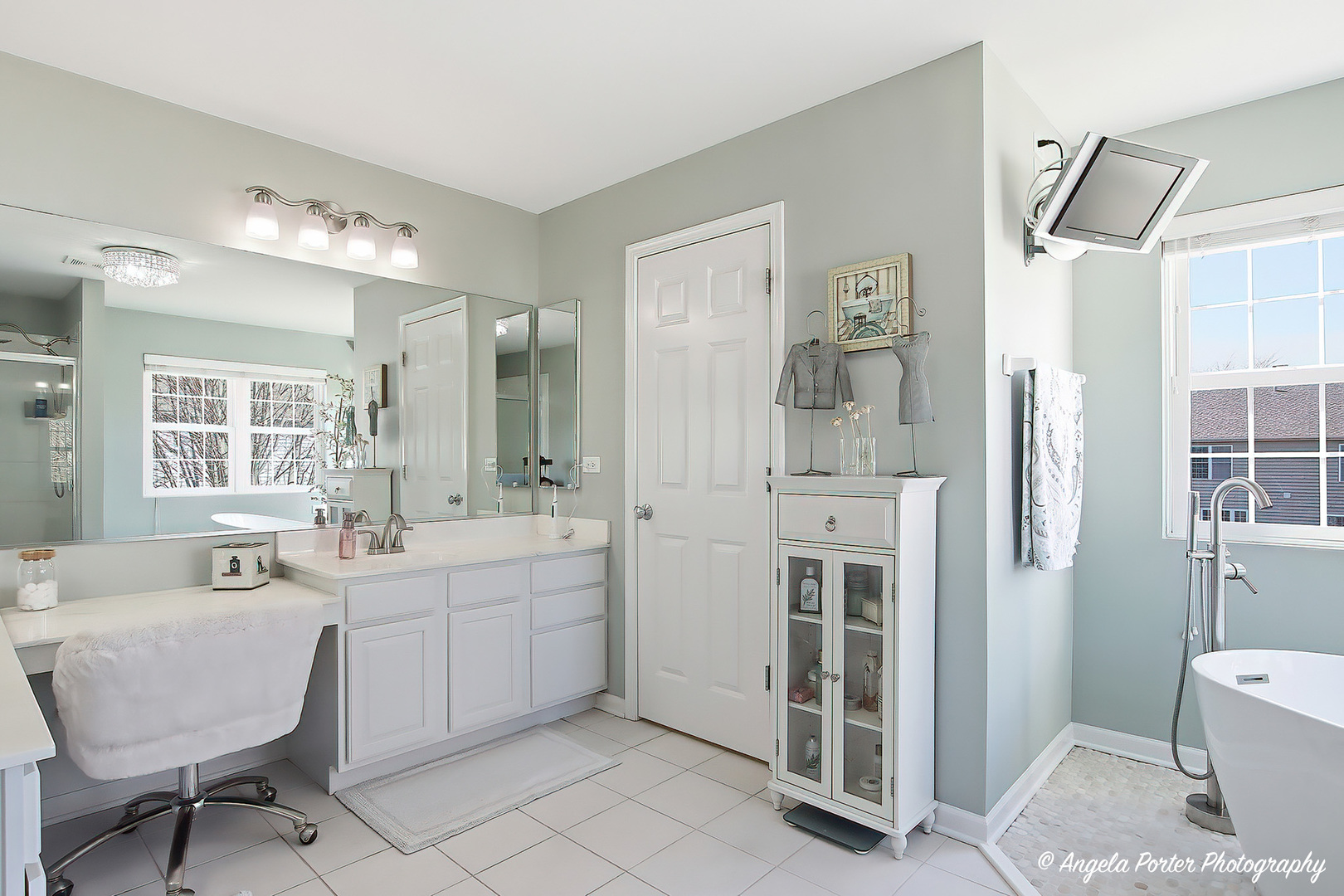 9 Laurel Valley Court Lake In The Hills IL 60156