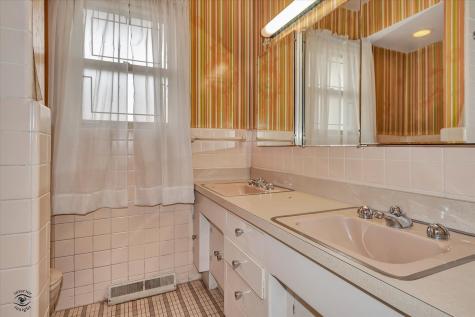 9139 South Oakley Avenue Chicago IL 60643