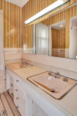 9139 South Oakley Avenue Chicago IL 60643