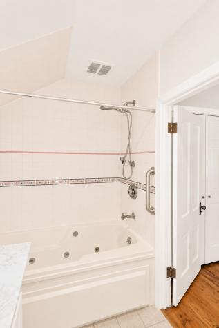 183 Lincoln Parkway Crystal Lake IL 60014