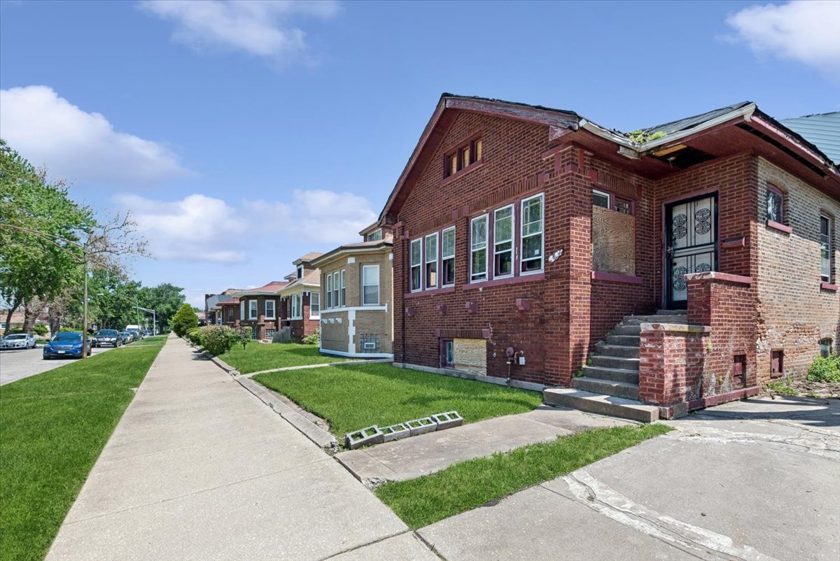 8627 South Throop Street Chicago IL 60620