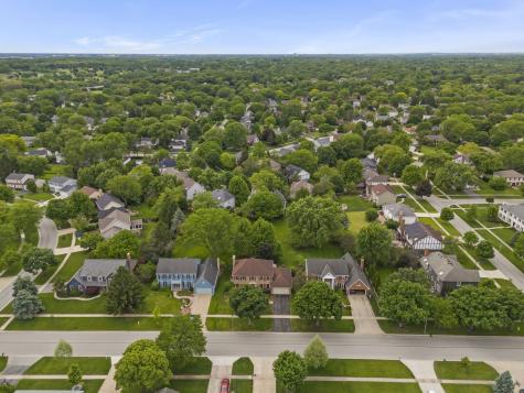 2012 Cromwell Drive Wheaton IL 60189