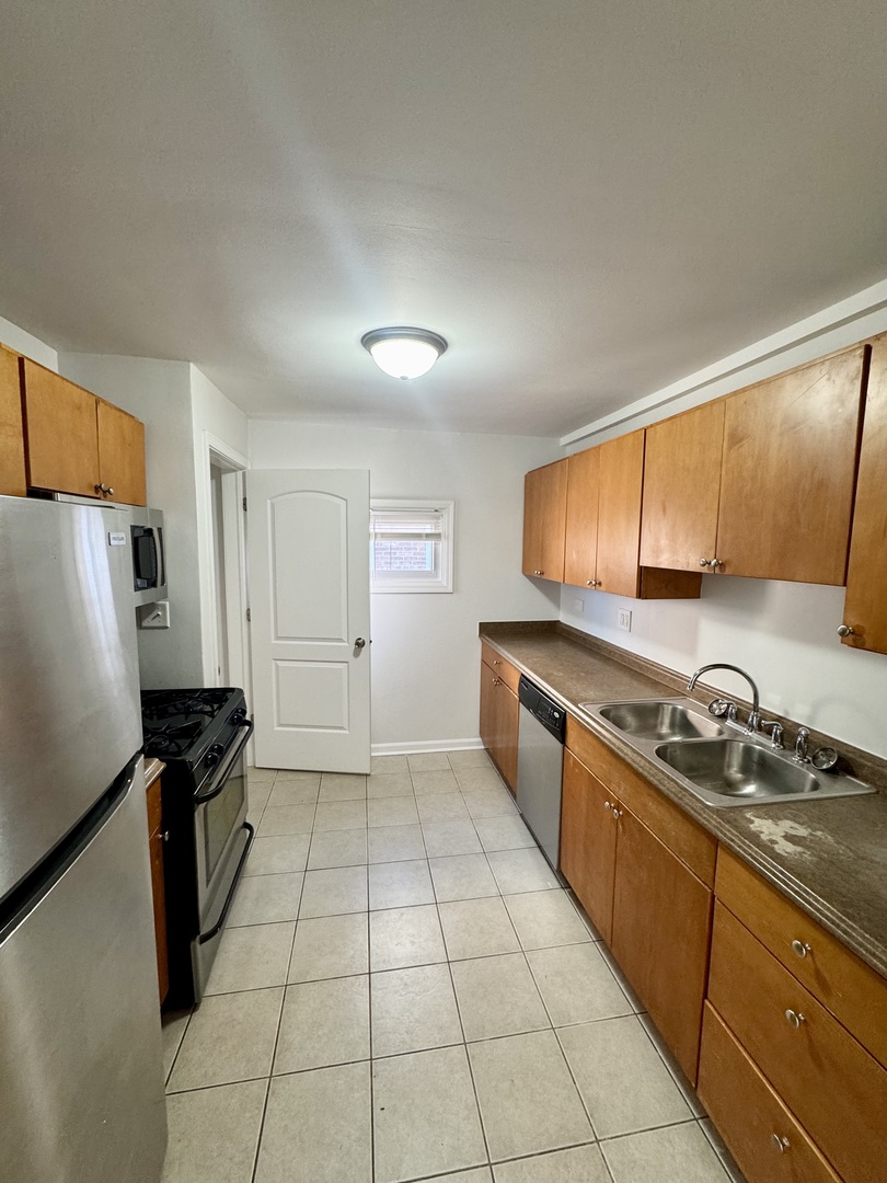 3338 West 83rd Place Chicago IL 60652