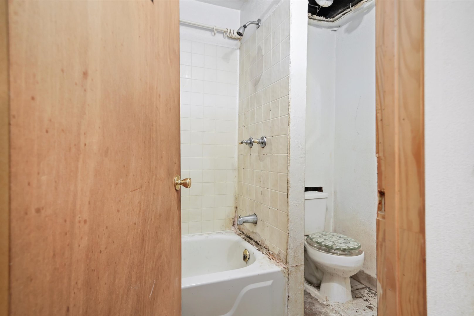 5043 South Artesian Avenue Chicago IL 60632