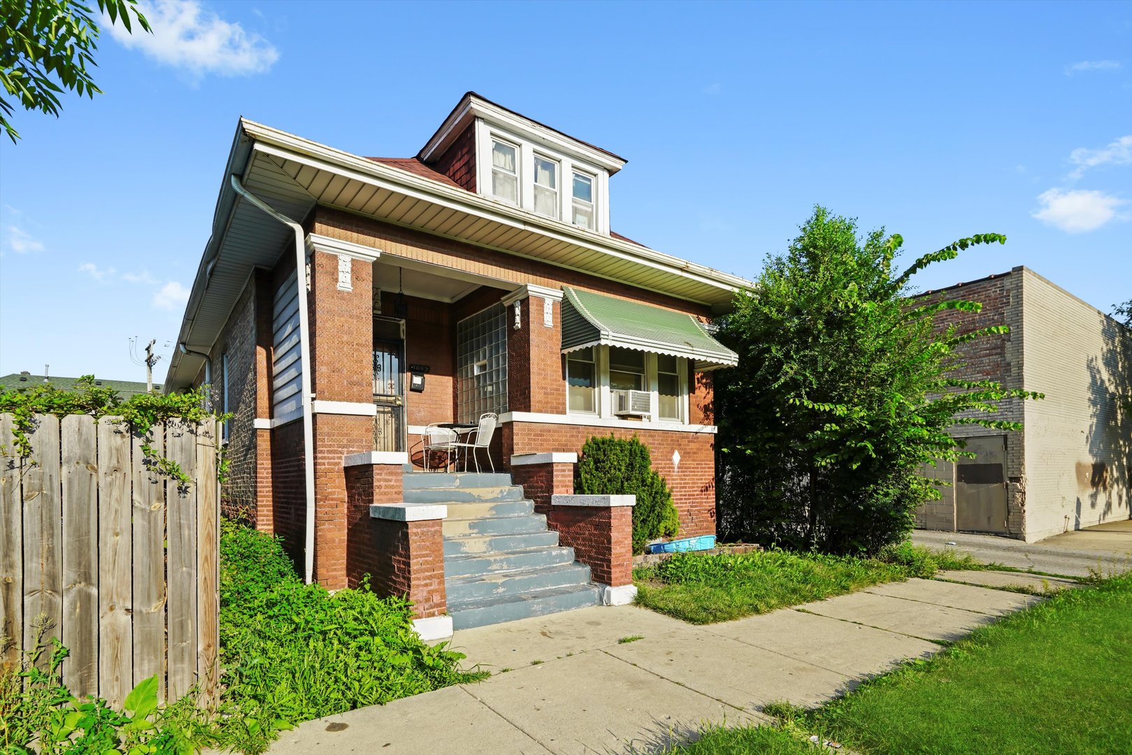 5043 South Artesian Avenue Chicago IL 60632