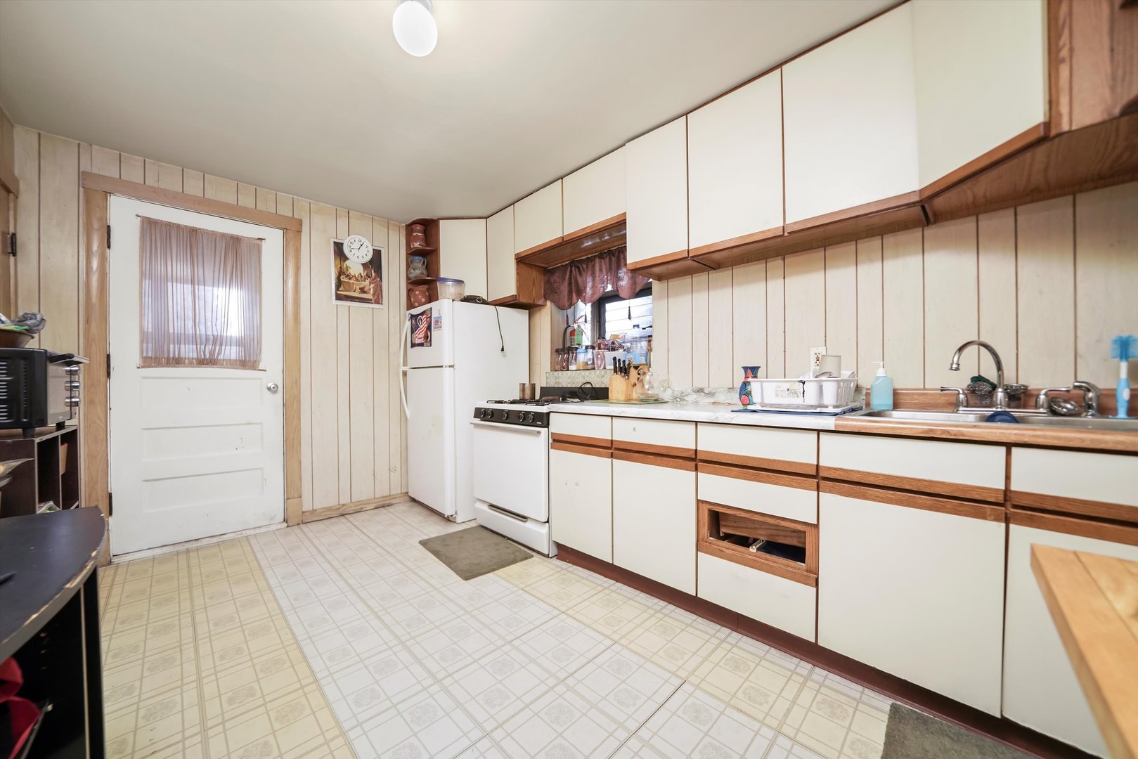 5043 South Artesian Avenue Chicago IL 60632