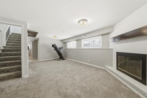 1073 South Finley Road Lombard IL 60148