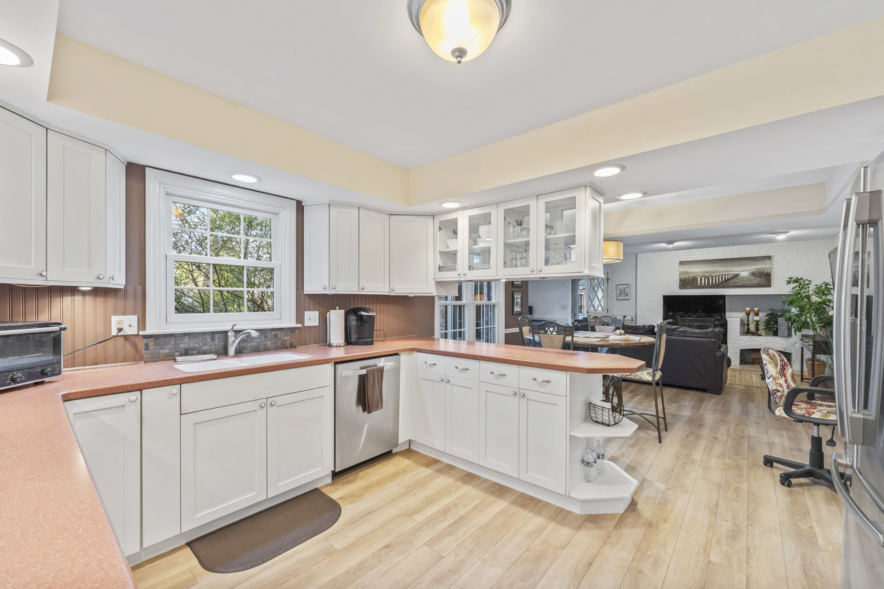 2245 Tanglewood Drive Aurora IL 60506