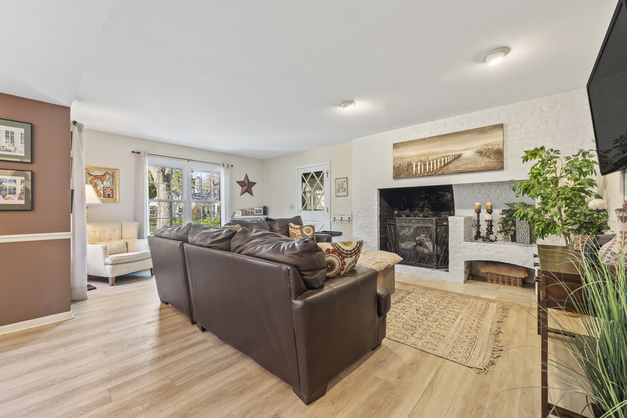 2245 Tanglewood Drive Aurora IL 60506