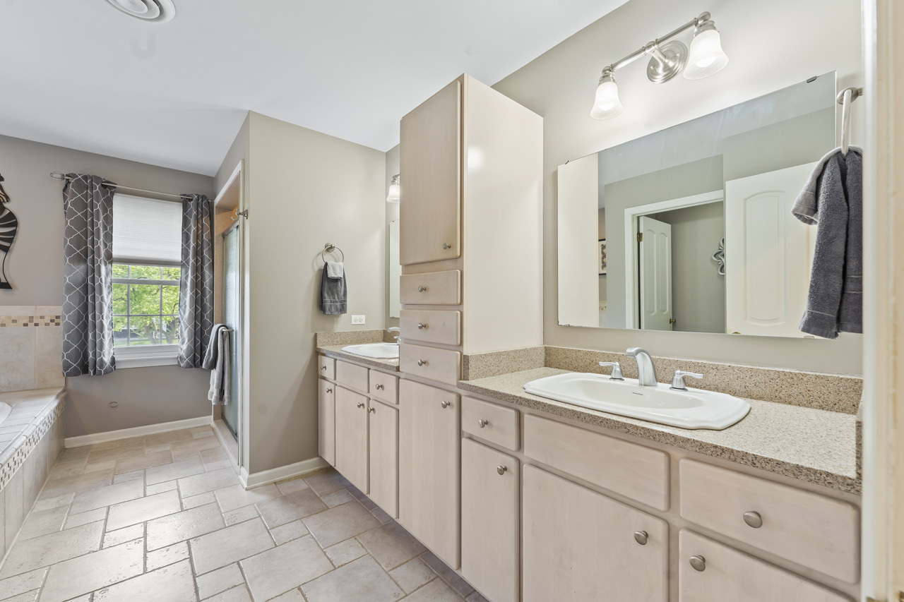 2245 Tanglewood Drive Aurora IL 60506
