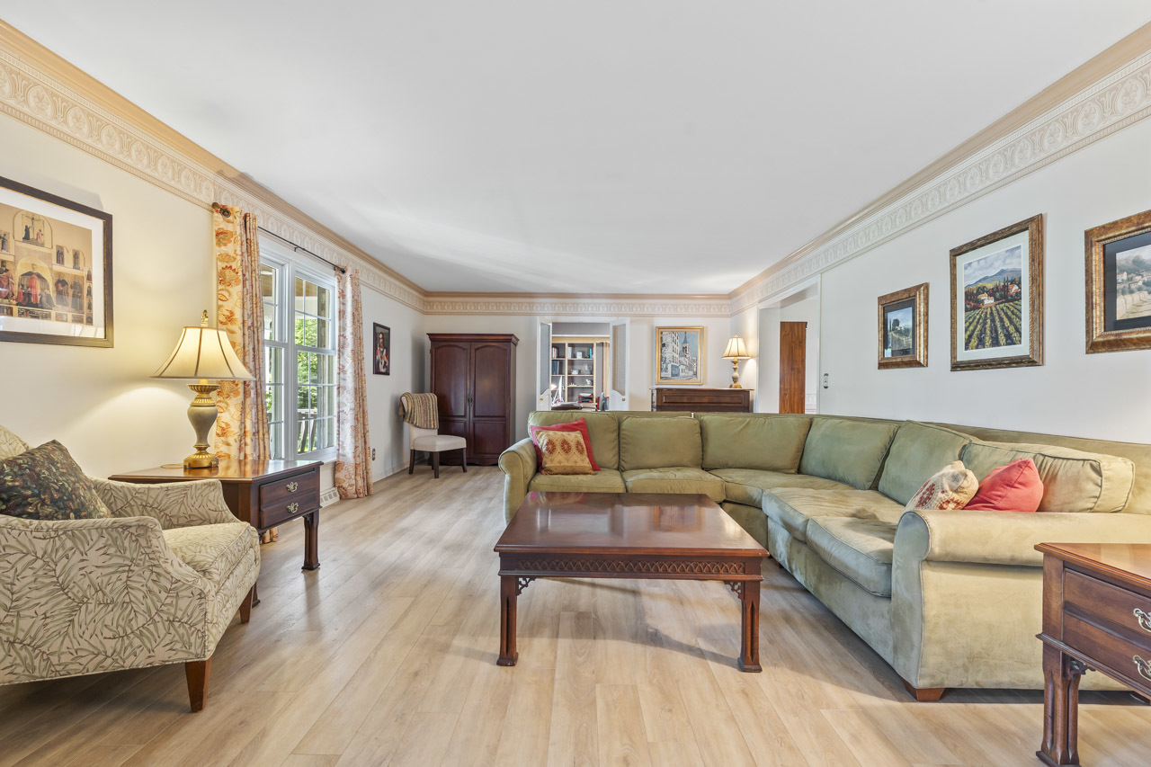2245 Tanglewood Drive Aurora IL 60506