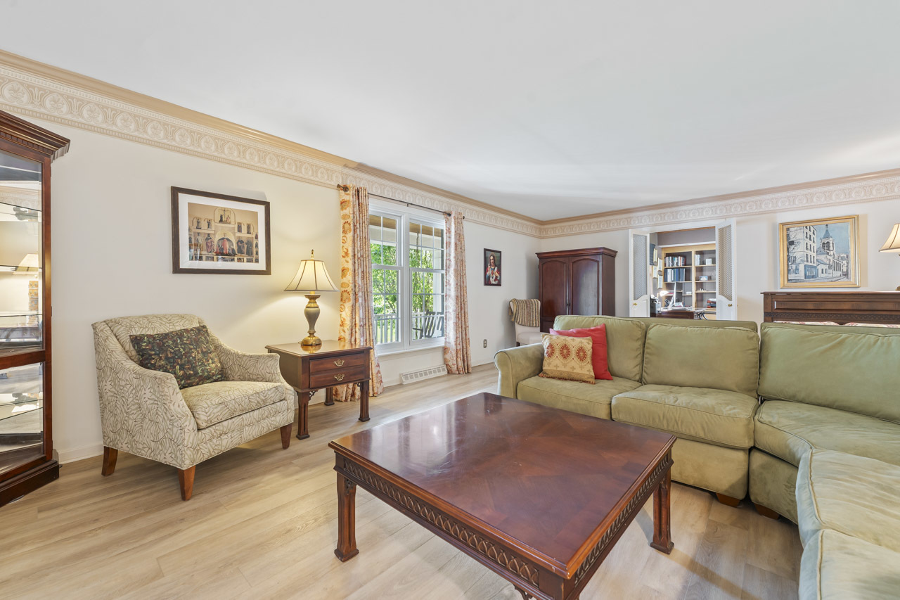 2245 Tanglewood Drive Aurora IL 60506