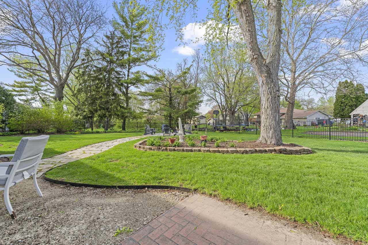 2245 Tanglewood Drive Aurora IL 60506