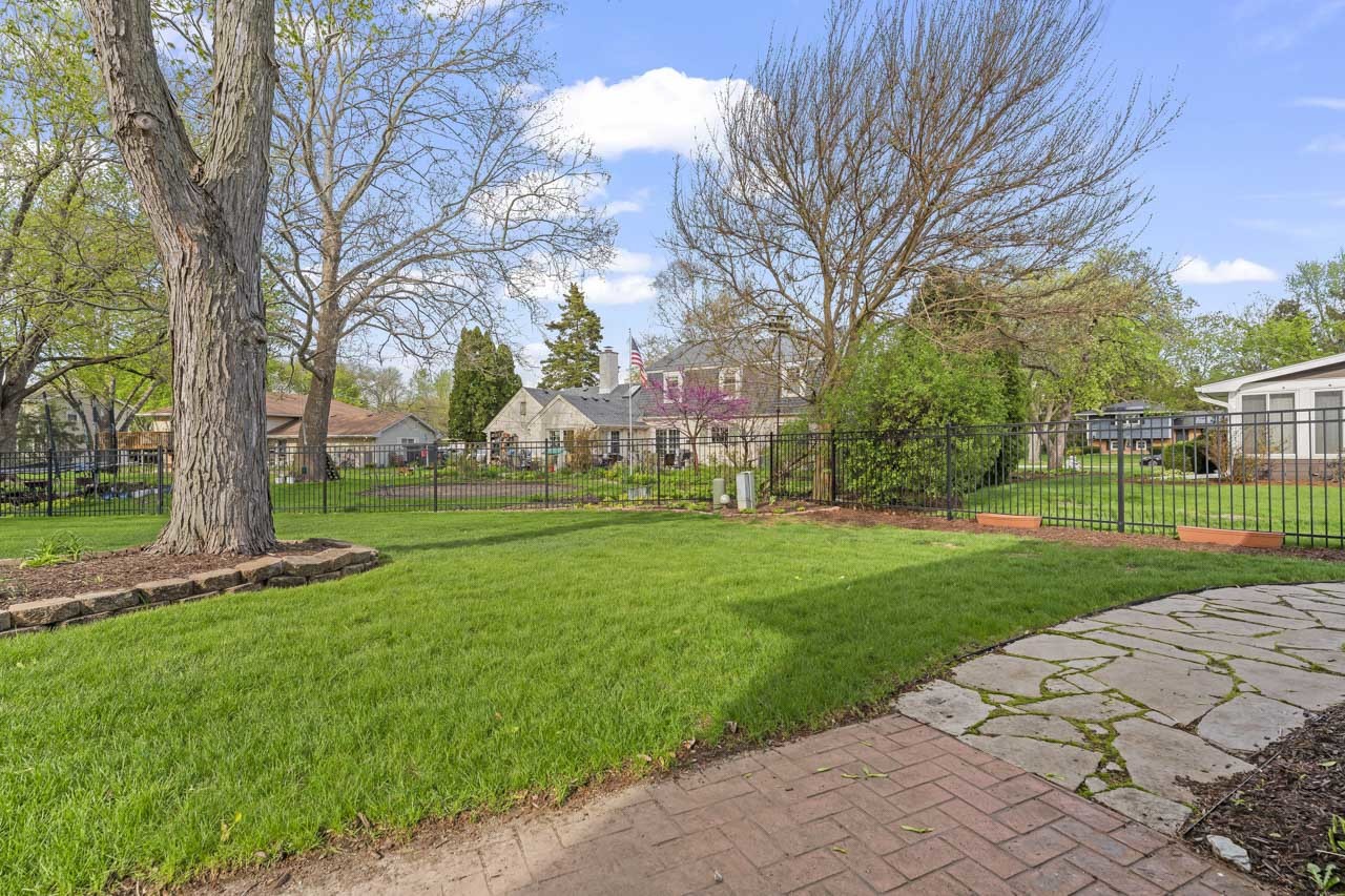 2245 Tanglewood Drive Aurora IL 60506