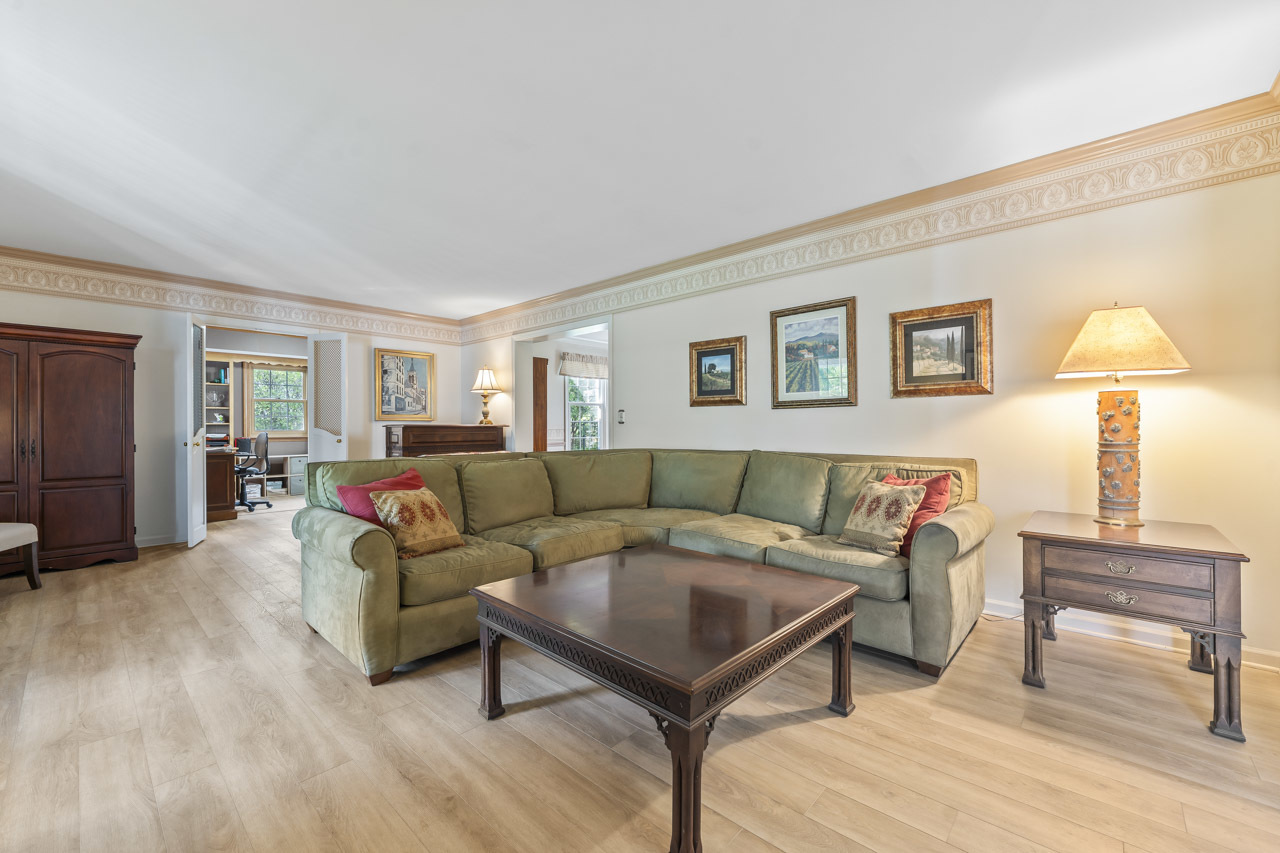 2245 Tanglewood Drive Aurora IL 60506