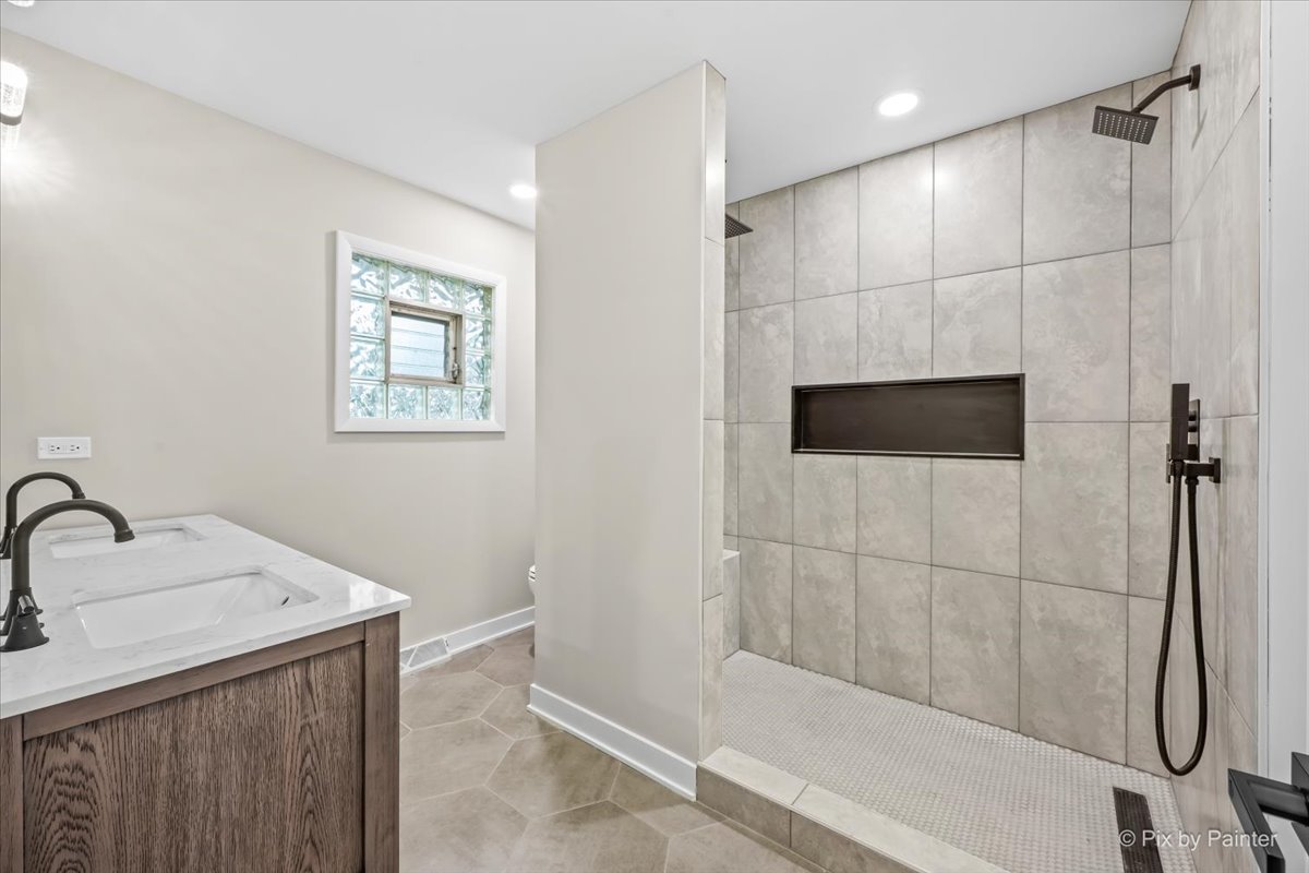 662 Orchard Court Roselle IL 60172
