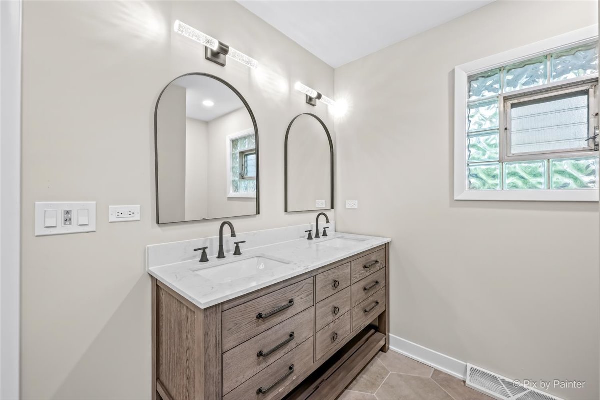 662 Orchard Court Roselle IL 60172