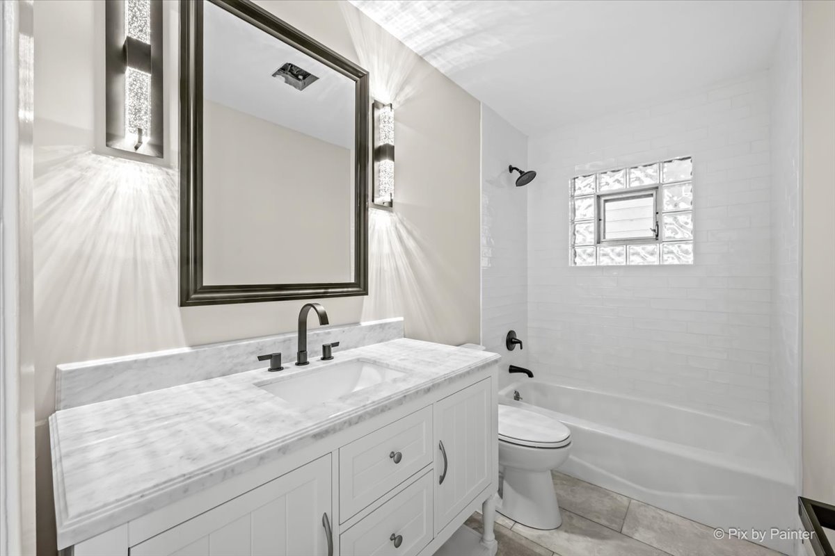 662 Orchard Court Roselle IL 60172