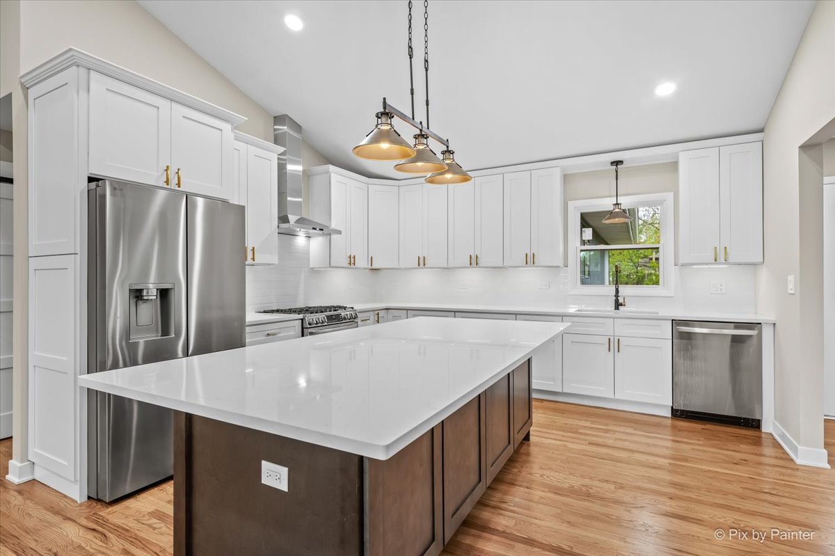 662 Orchard Court Roselle IL 60172