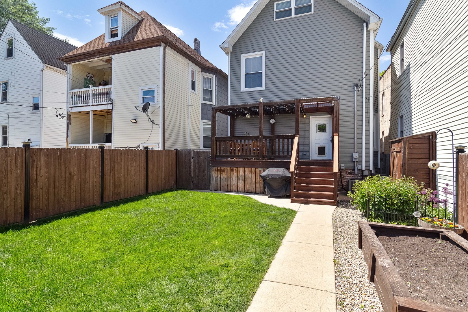 2255 North Avers Avenue Chicago IL 60647