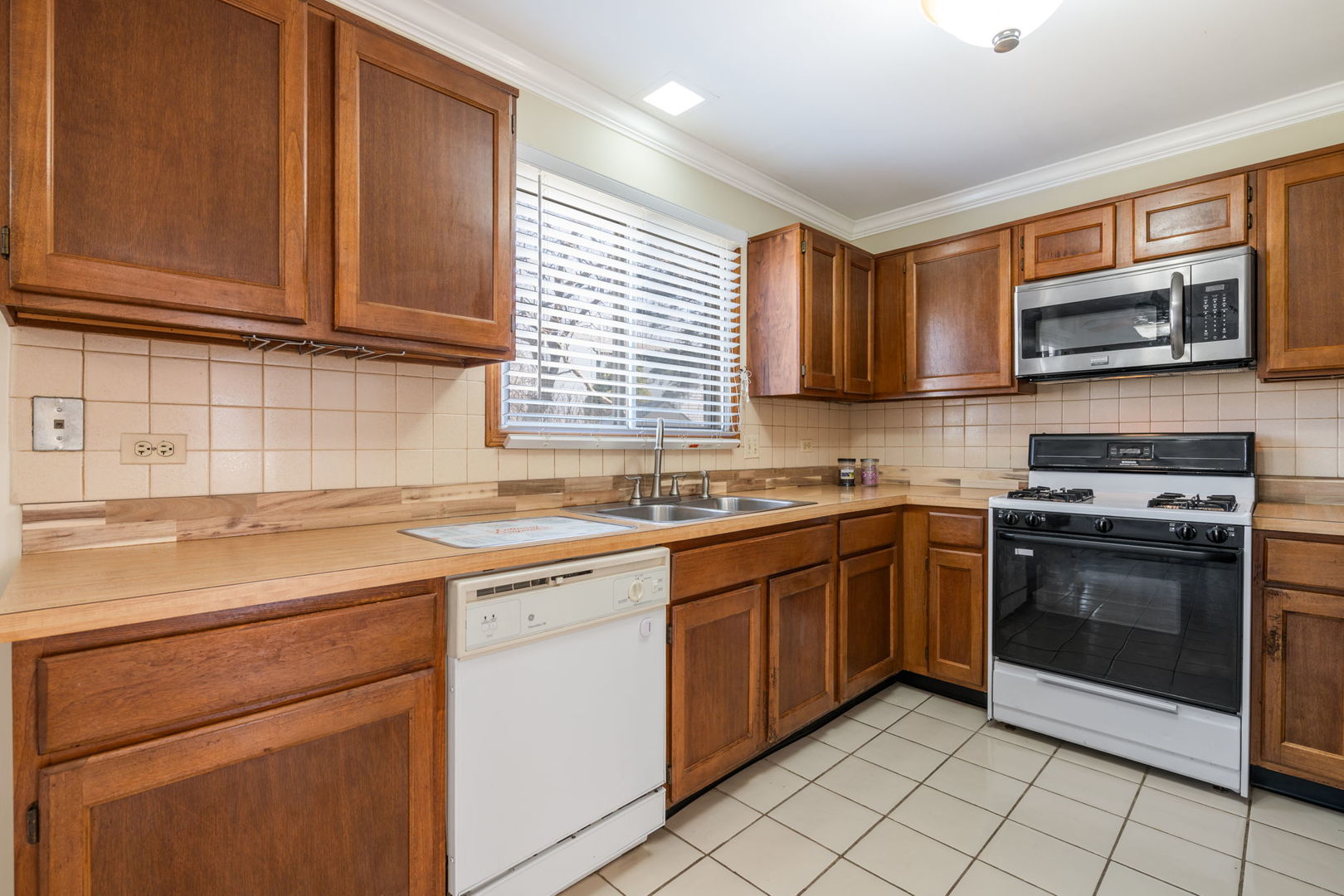 1008 Churchill Drive Naperville IL 60563