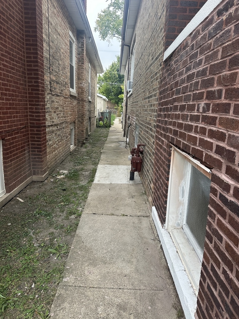 8634 South Carpenter Street Chicago IL 60620