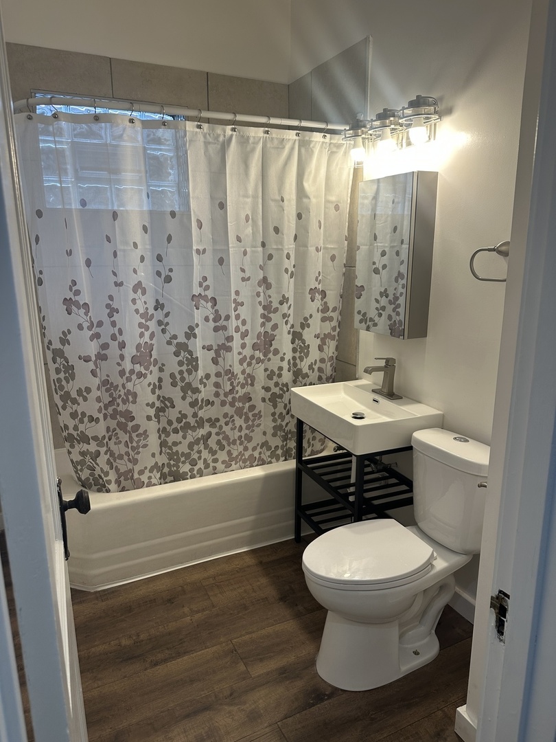 8634 South Carpenter Street Chicago IL 60620