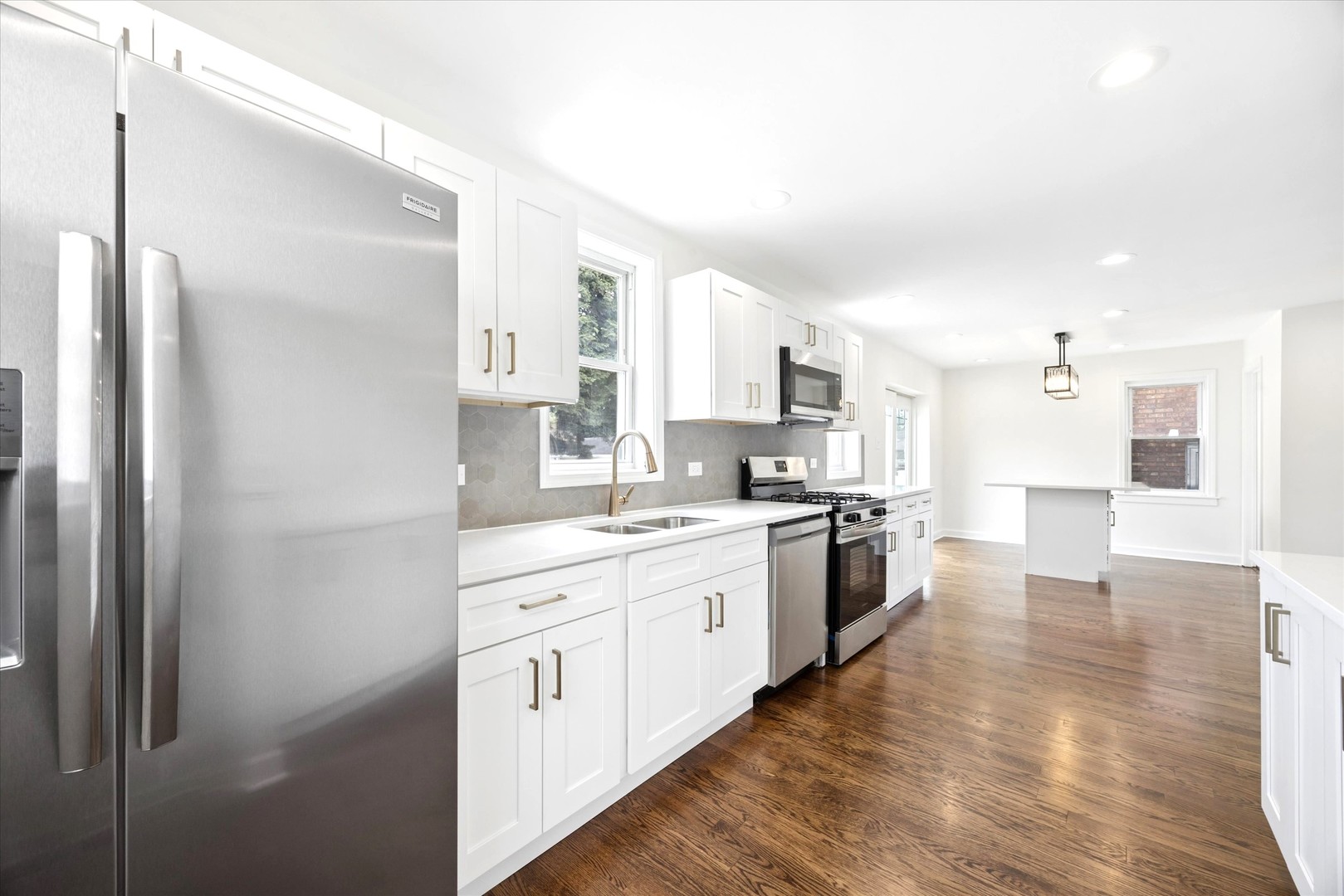 10527 South Albany Avenue Chicago IL 60655