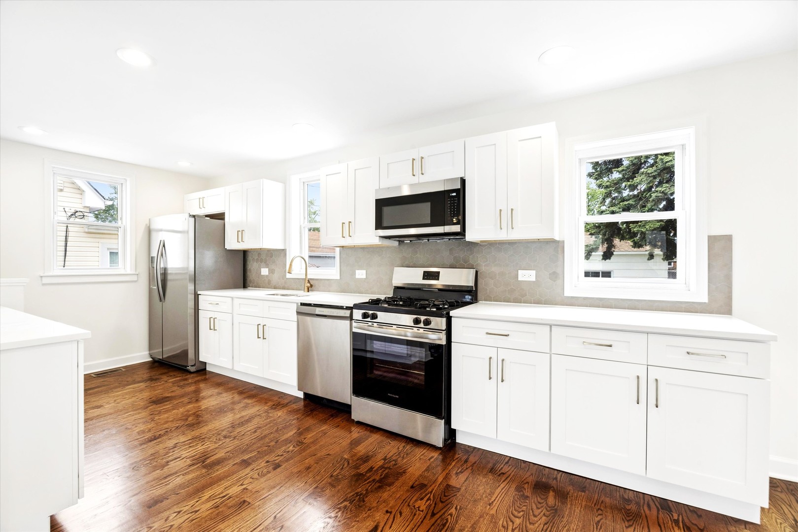 10527 South Albany Avenue Chicago IL 60655