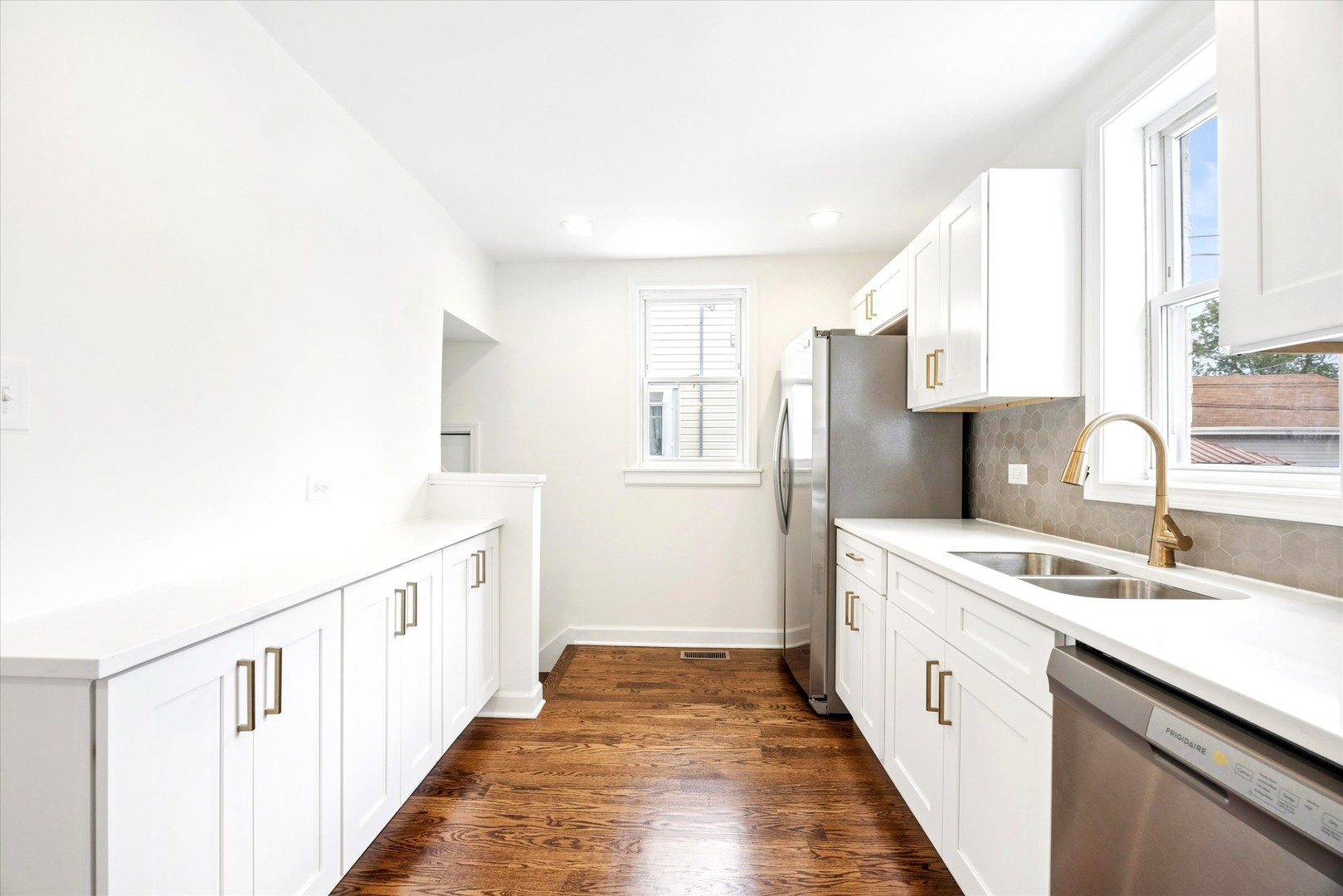 10527 South Albany Avenue Chicago IL 60655