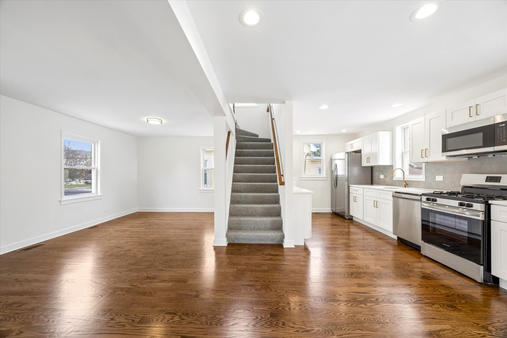 10527 South Albany Avenue Chicago IL 60655