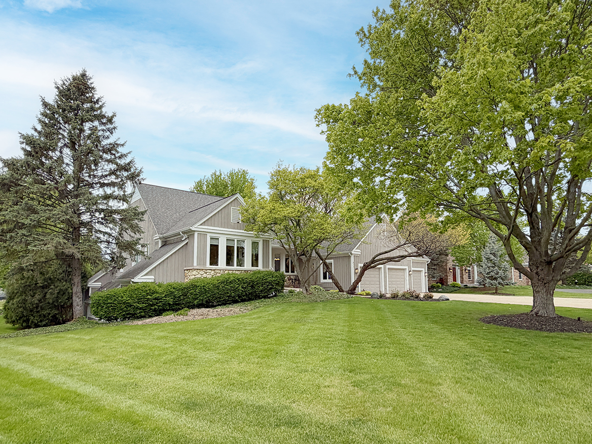211 Ridge Lane Lake In The Hills IL 60156