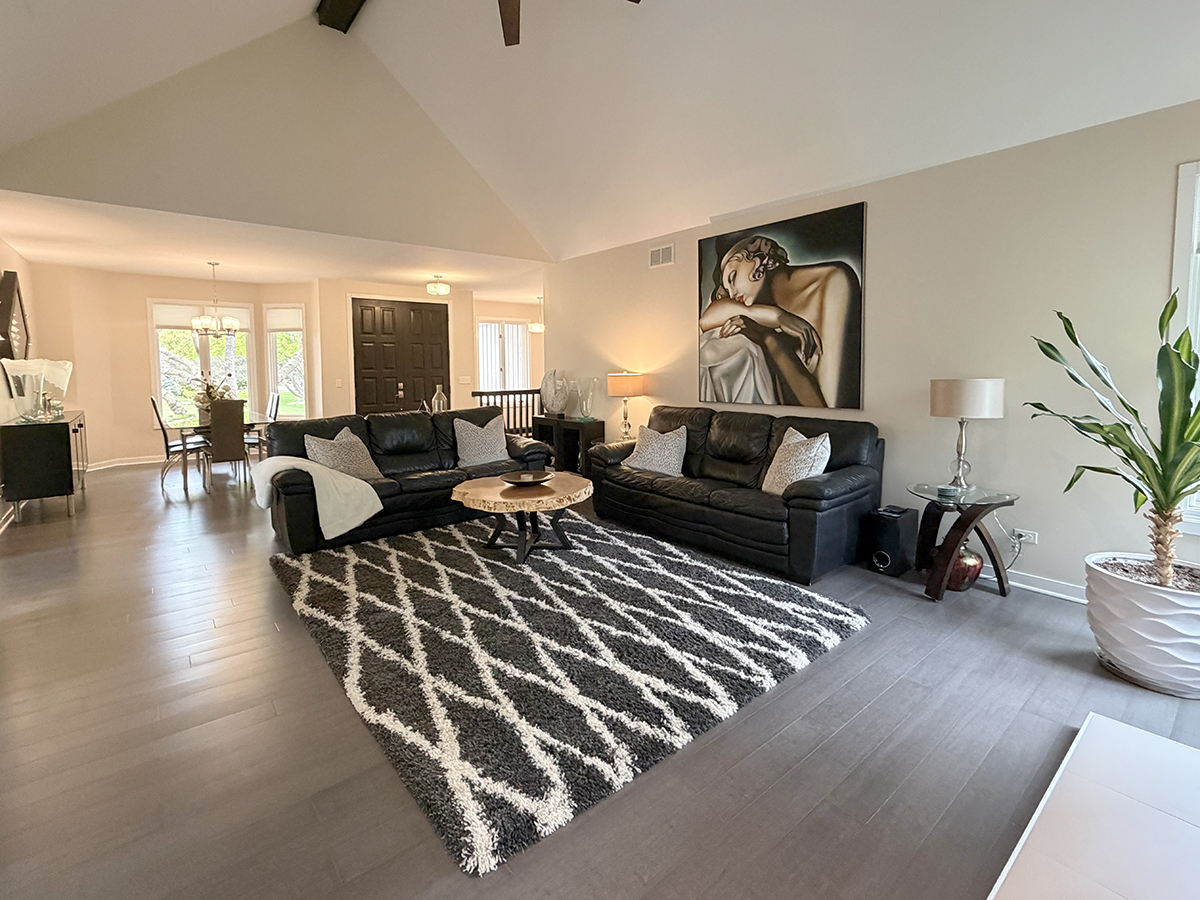 211 Ridge Lane Lake In The Hills IL 60156