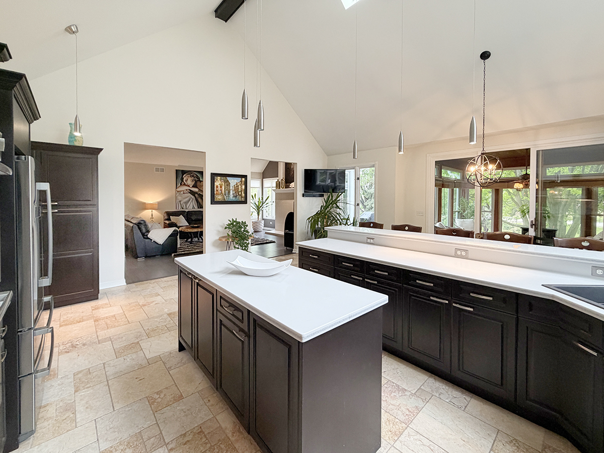 211 Ridge Lane Lake In The Hills IL 60156