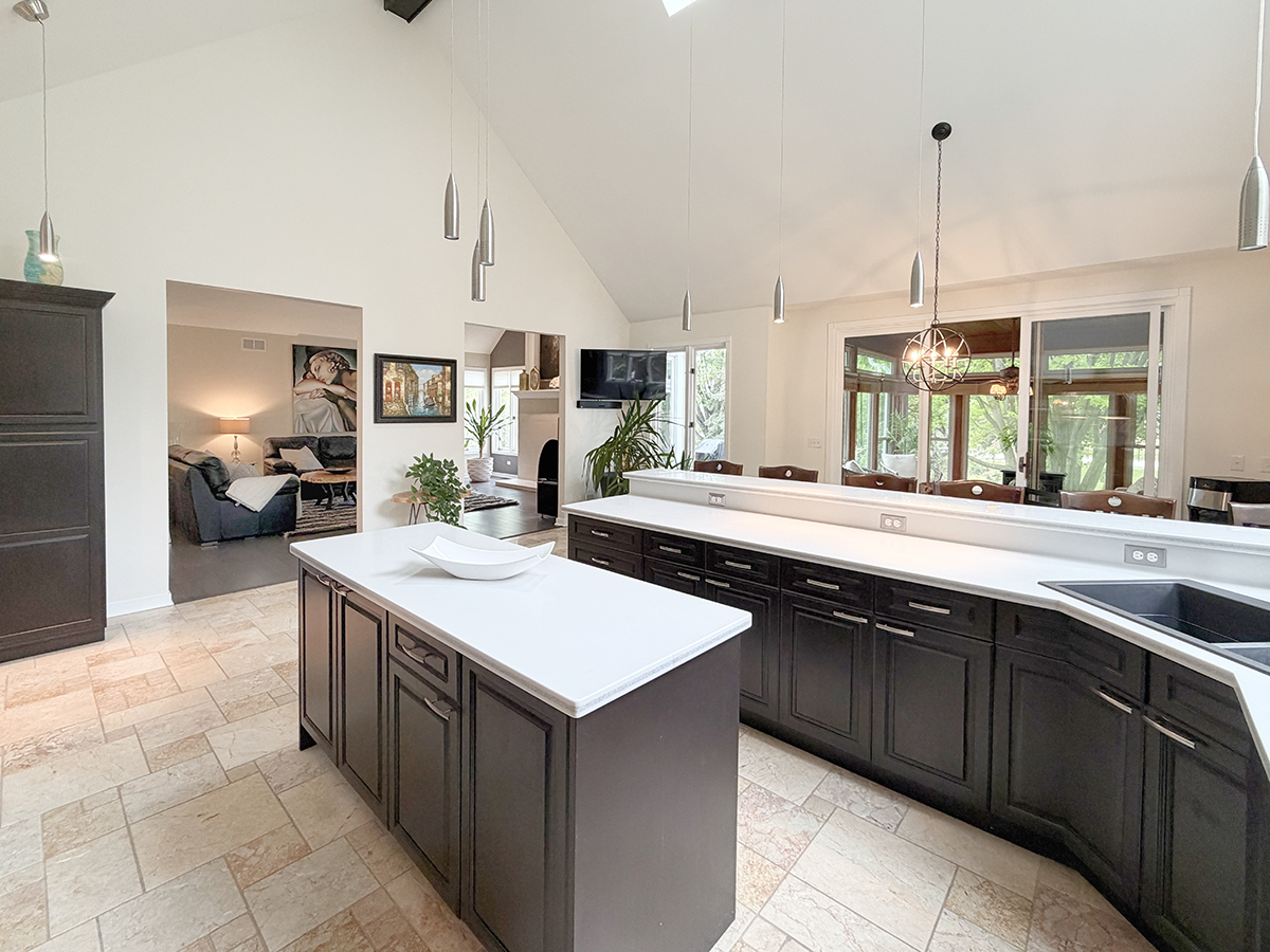 211 Ridge Lane Lake In The Hills IL 60156