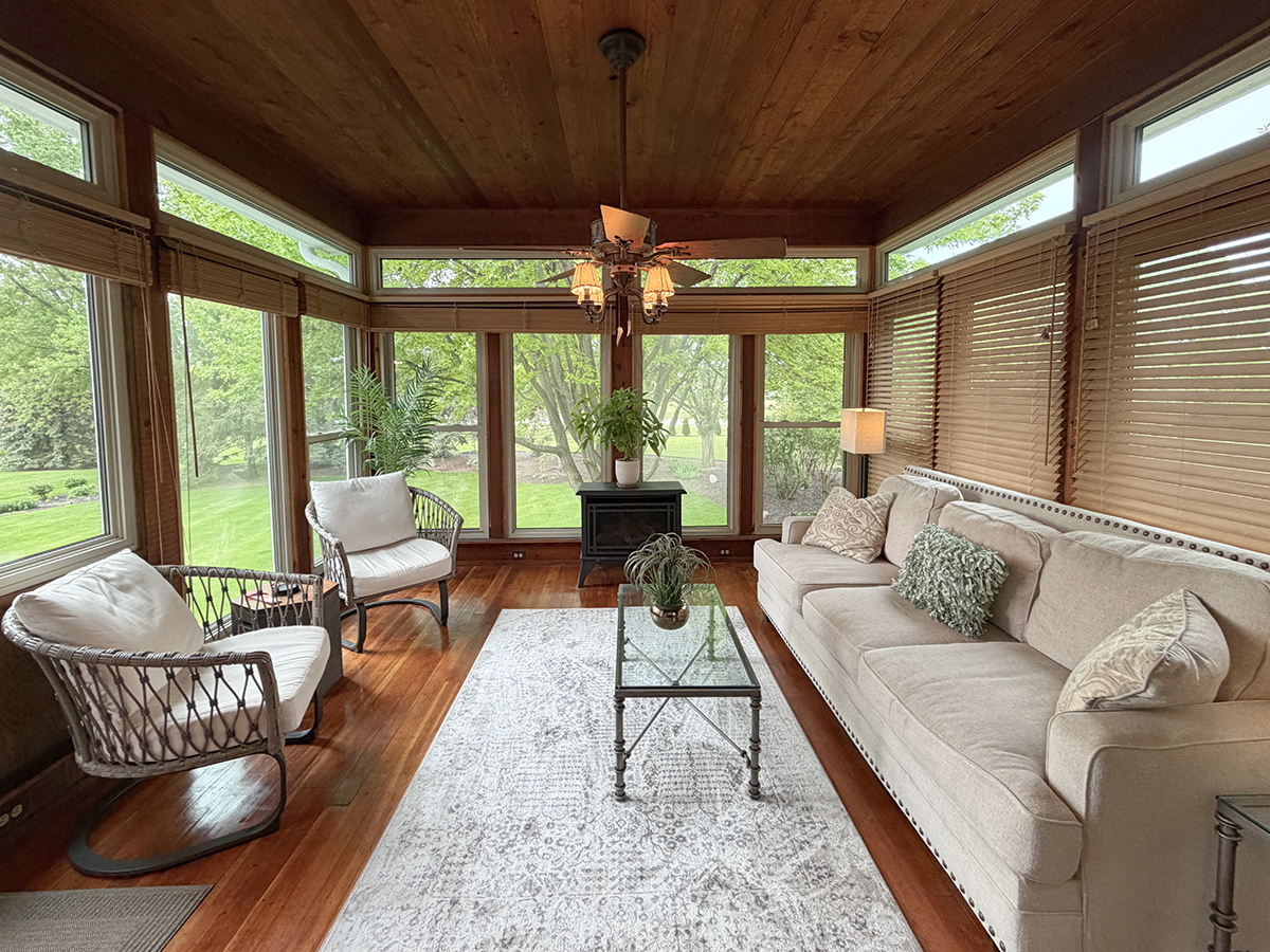 211 Ridge Lane Lake In The Hills IL 60156