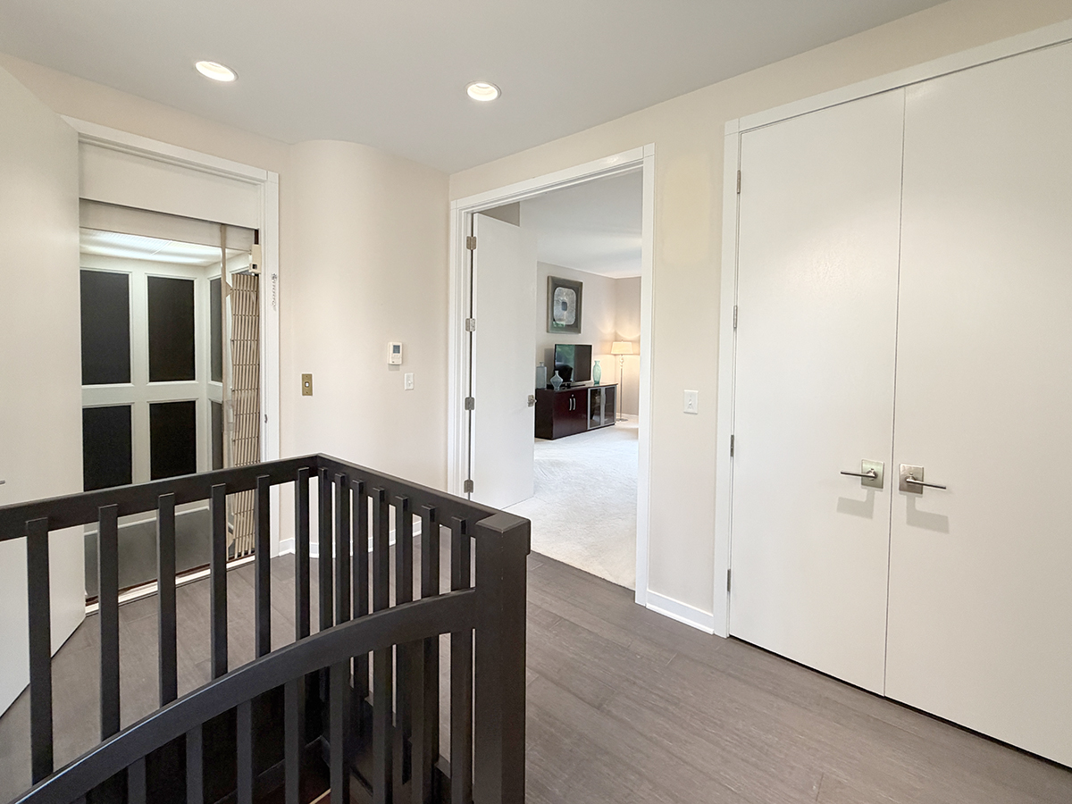 211 Ridge Lane Lake In The Hills IL 60156