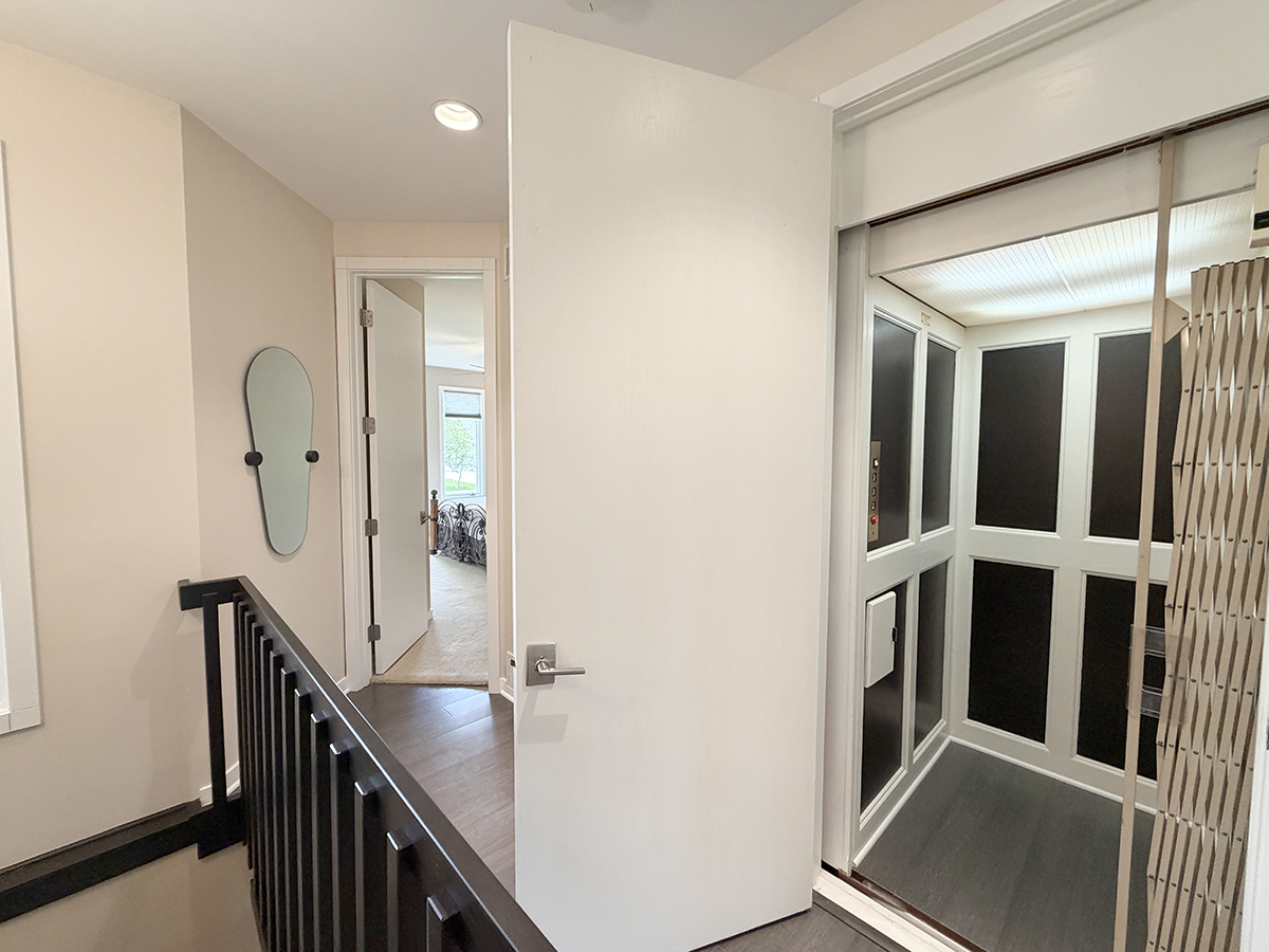 211 Ridge Lane Lake In The Hills IL 60156