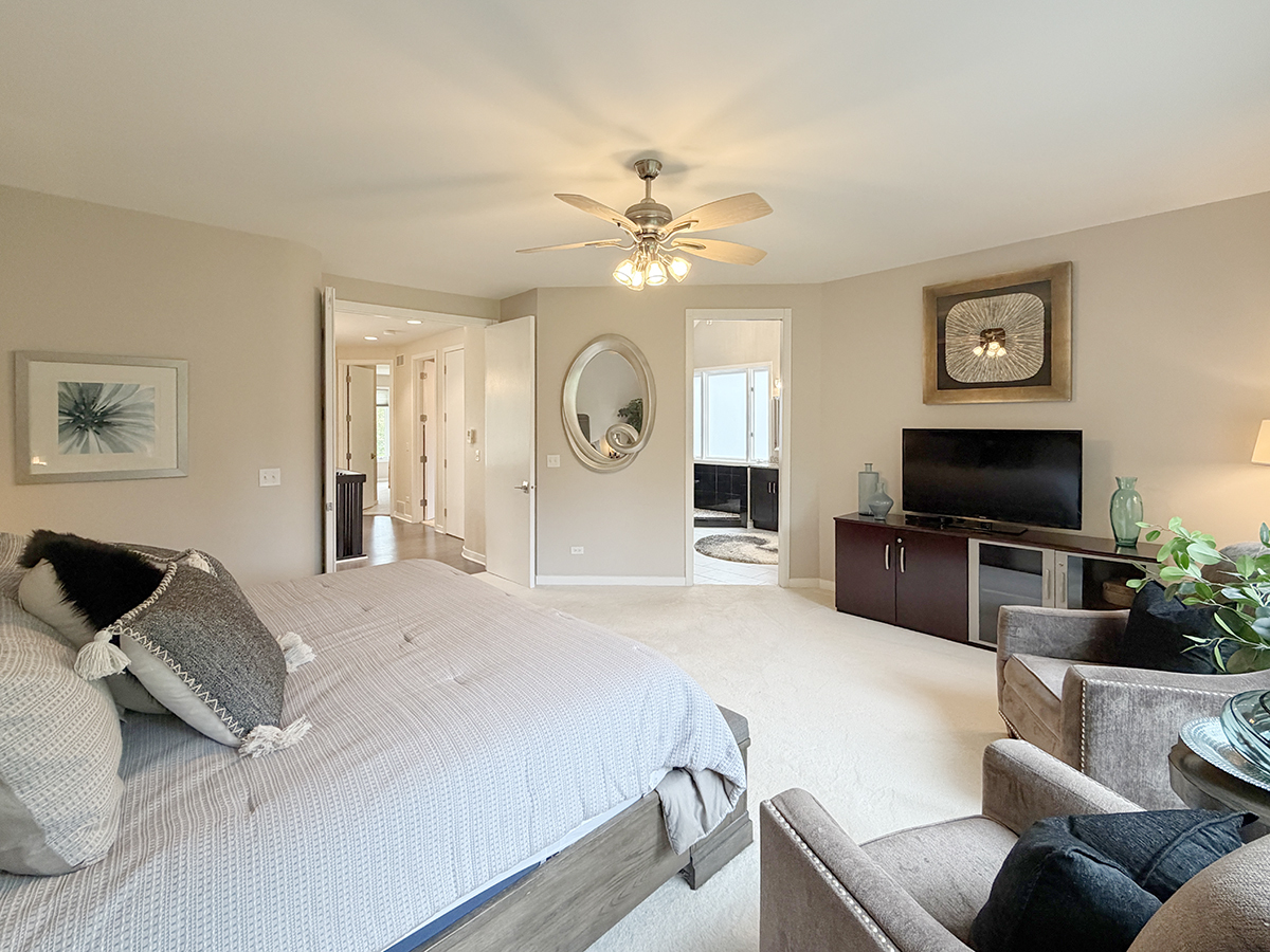 211 Ridge Lane Lake In The Hills IL 60156