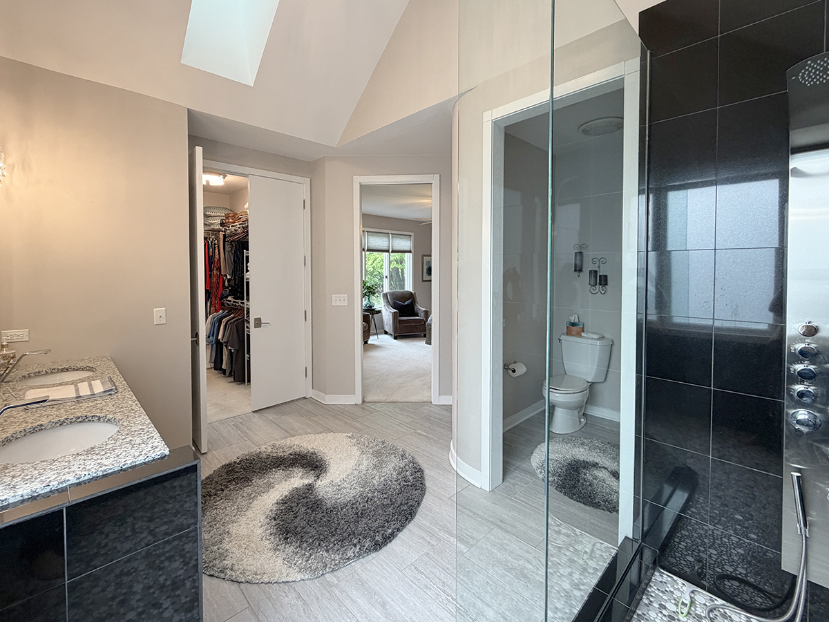 211 Ridge Lane Lake In The Hills IL 60156