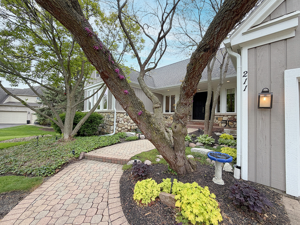211 Ridge Lane Lake In The Hills IL 60156