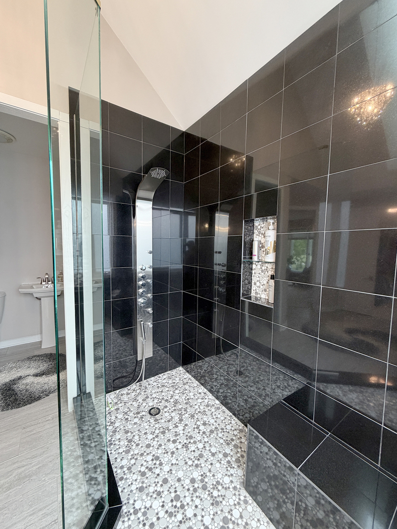 211 Ridge Lane Lake In The Hills IL 60156