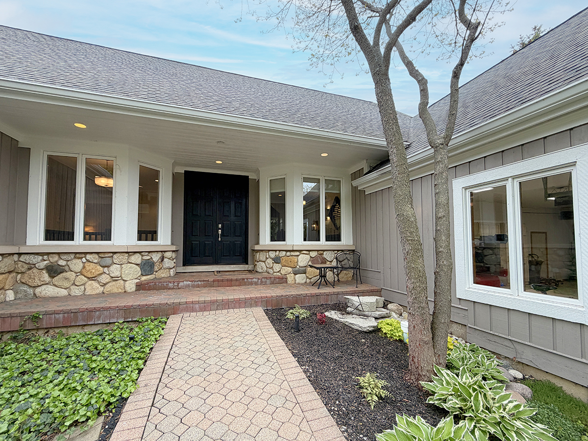 211 Ridge Lane Lake In The Hills IL 60156