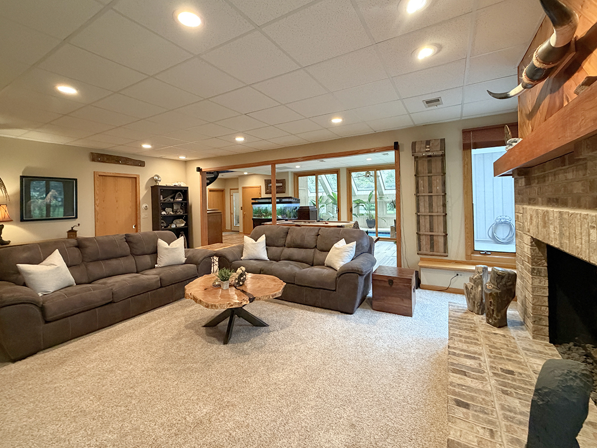 211 Ridge Lane Lake In The Hills IL 60156